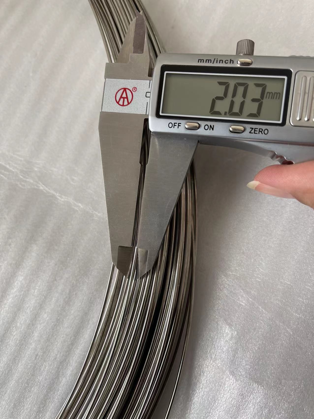2.03mm Diameter Kawat Kawat Baja Galvanis Dicelup Panas Berat Koil 300kg